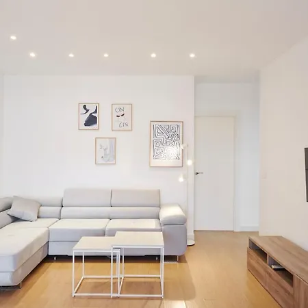 Center Penthouse With Solarium 2 Minutes From The דירה פואנגירולה